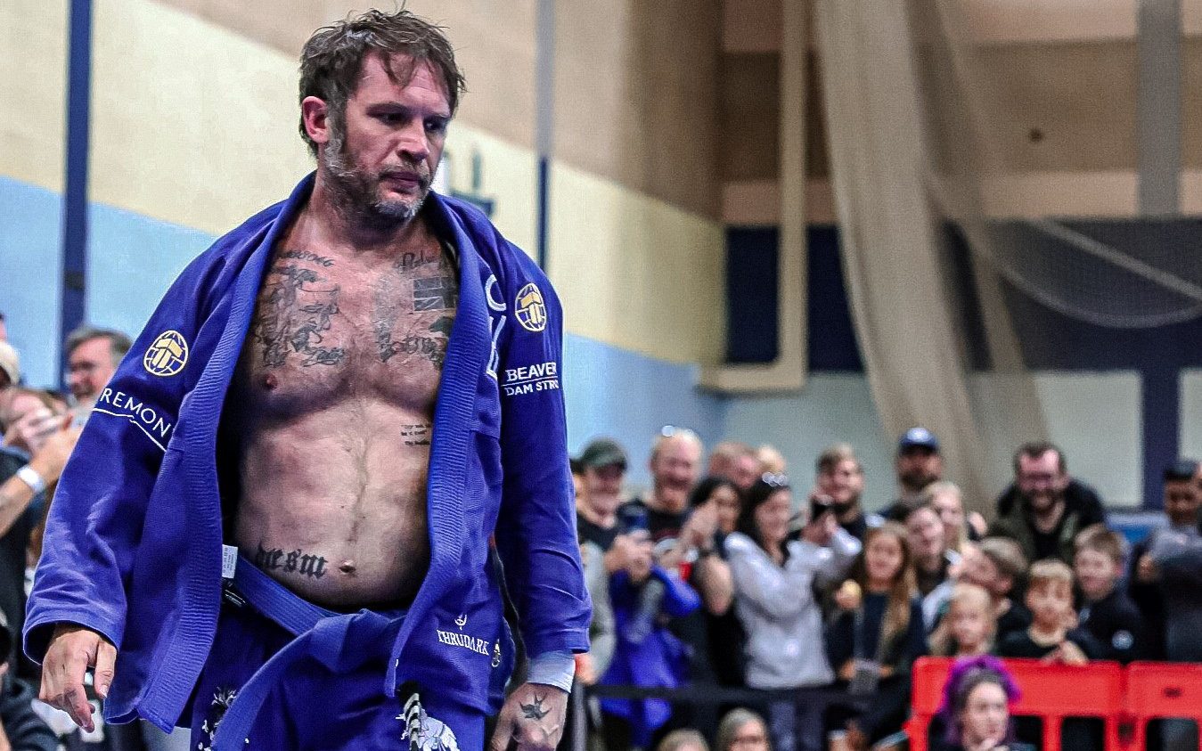 Тима харди. Tom Hardy Jiu Jitsu. Том Харди 2022. Том Харди BJJ. Том Харди джиу-джитсу.